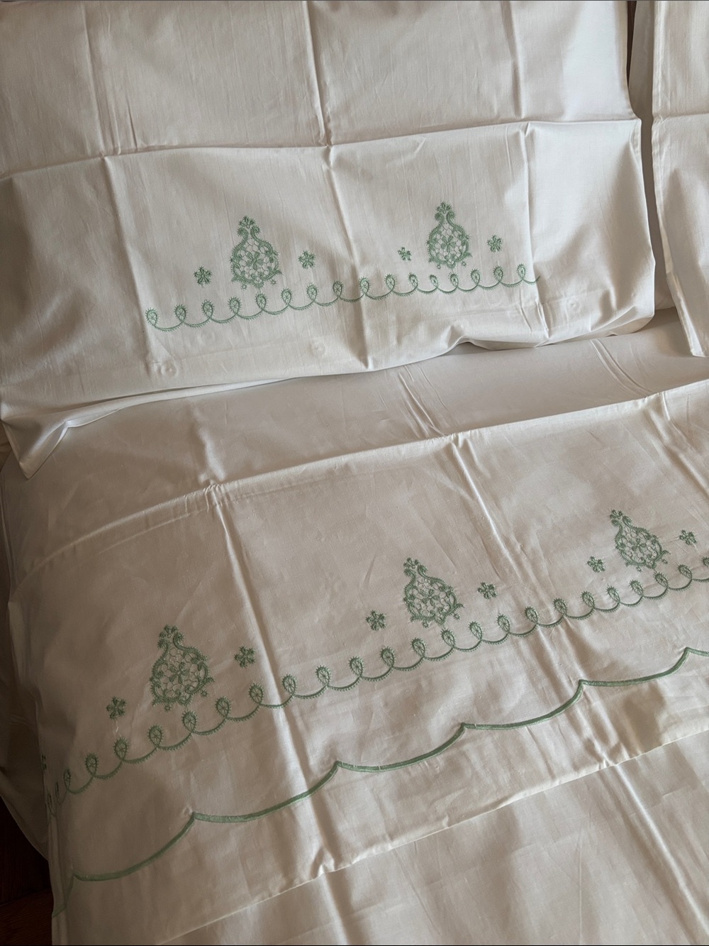 Vintage,NEW, Embroidered Cotton Top Sheet w/ 2 Pillowcases with Green Accents